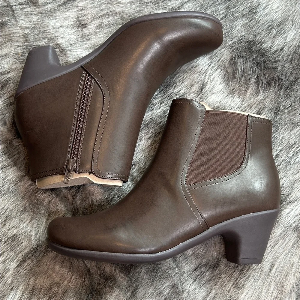 Easy Spirit Caelan Brown Round Toe Casual Booties Size 9 Women’s